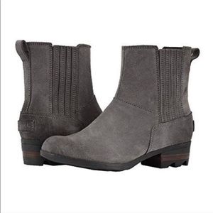 Sorel Women’s Lolla Chelsea Boots EUC Gray size 7 quarry black suede